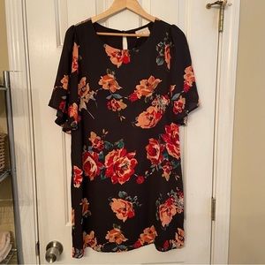 Everly Floral Bell Sleeve Shift Dress‎ Size M